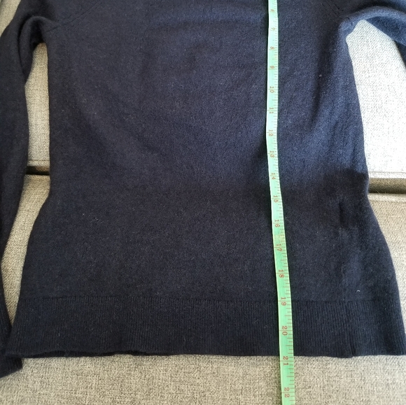 XS Banana Republic Sweater - Picture 9 of 12